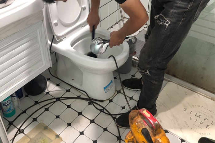 淅川马桶堵塞自己疏通还是找师傅？专业上门服务让你省时更省心